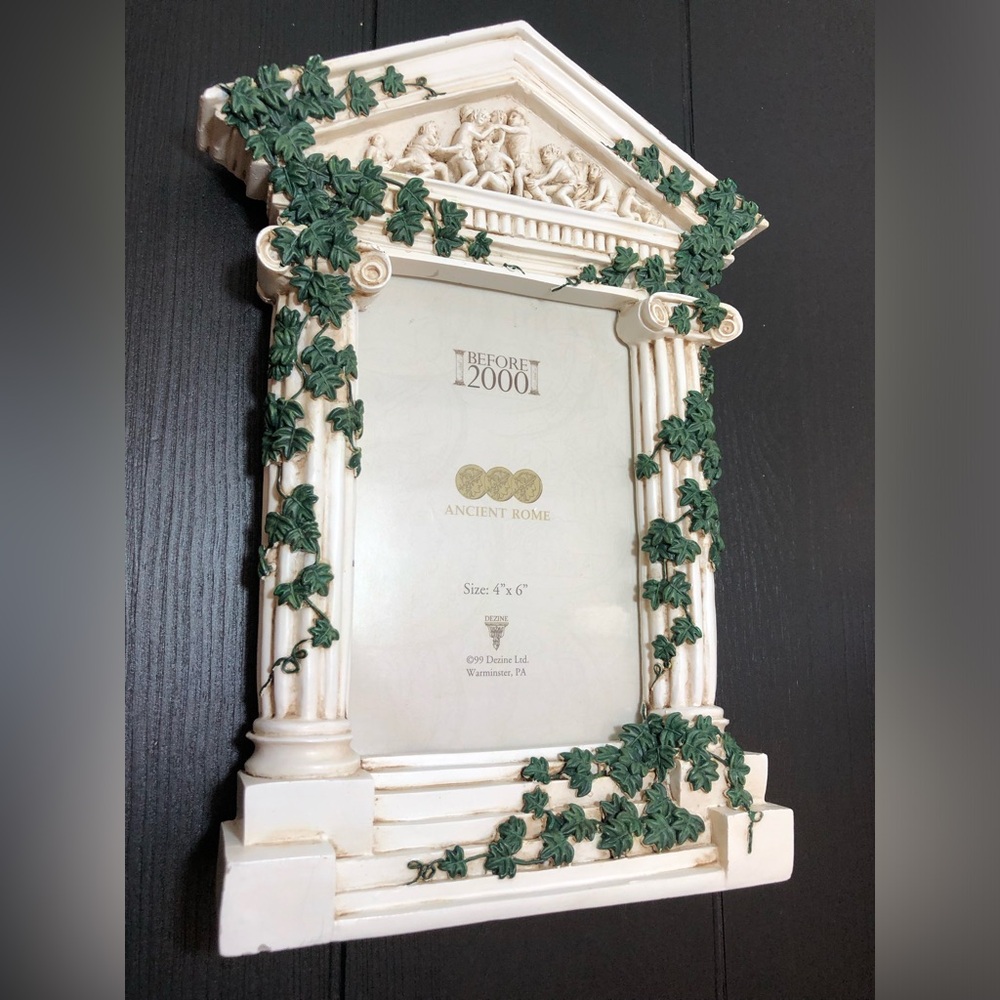 DEZINE Architectural Cream Frame with Green Ivy.
